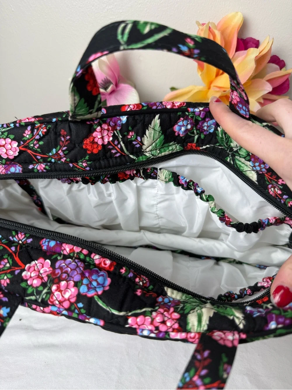 NWT Vera Bradley Winter Berry Grand Cosmetic Retired Pattern
